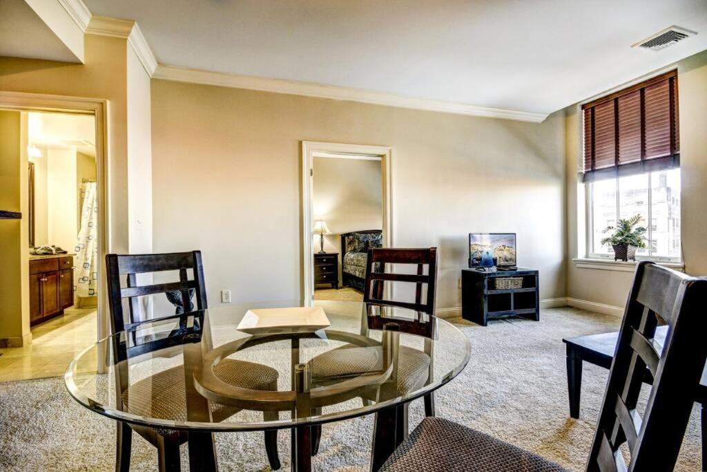 Chase Penthouse At 39 West Baltimore Inner Harbor Convention Center Free Indoor Parking One And Two Bedrooms Extérieur photo